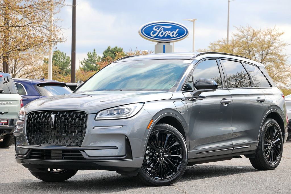 Used 2025 Lincoln Corsair Grand Touring w/ Jet Appearance Package image 2