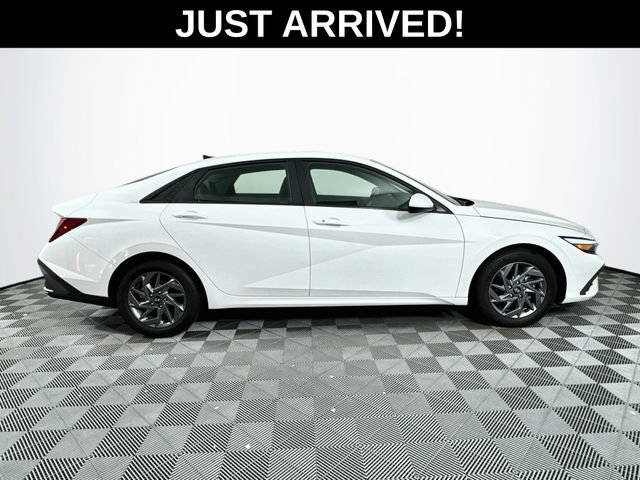 Certified 2024 Hyundai Elantra SEL FWD image 9