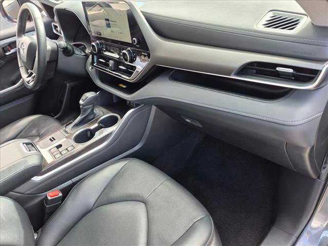 Used 2023 Toyota Highlander Limited FWD image 21
