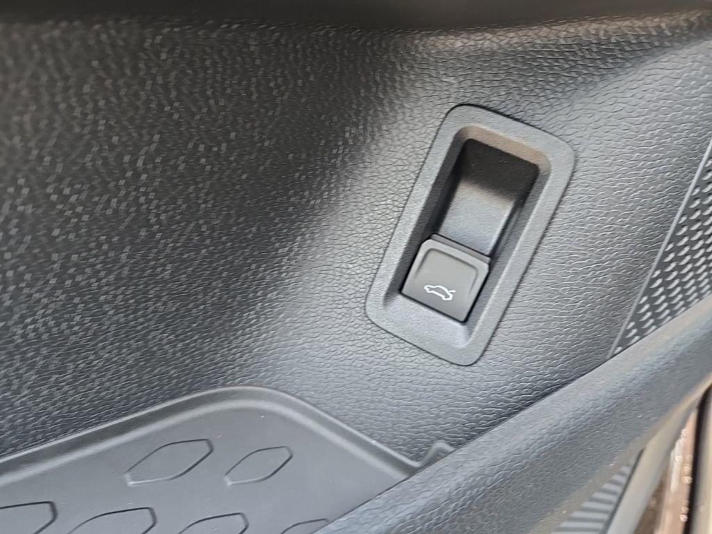 New 2025 Volkswagen ID. Buzz 1st Edition RWD image 18