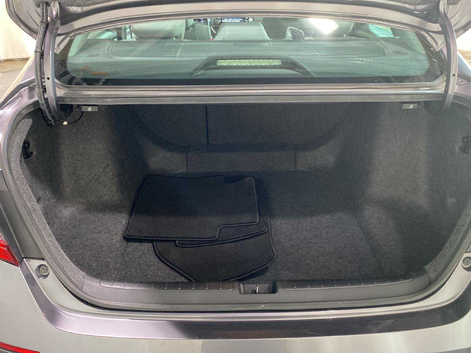 Used 2018 Honda Accord Touring image 15