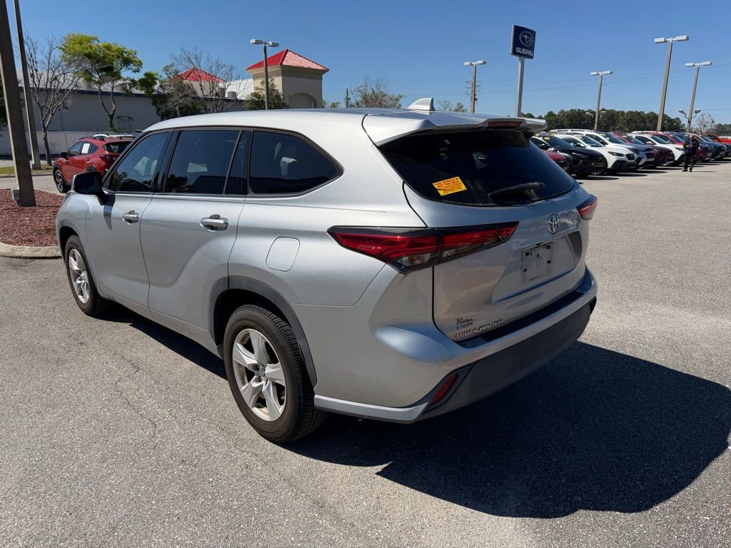 Used 2020 Toyota Highlander LE image 9
