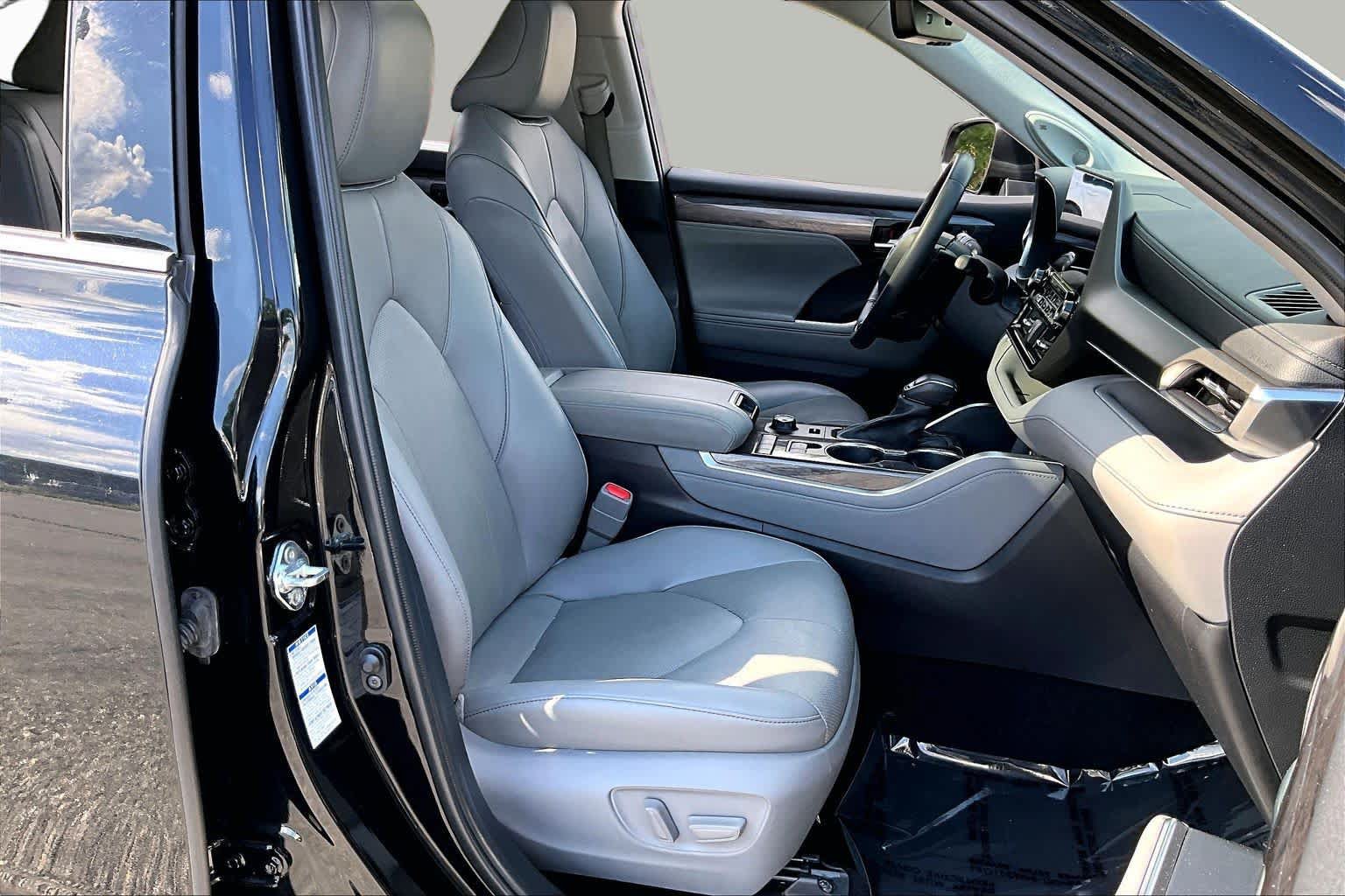 Used 2022 Toyota Highlander Limited AWD/4WD image 16