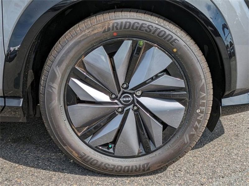 New 2023 Nissan Ariya AWD image 11