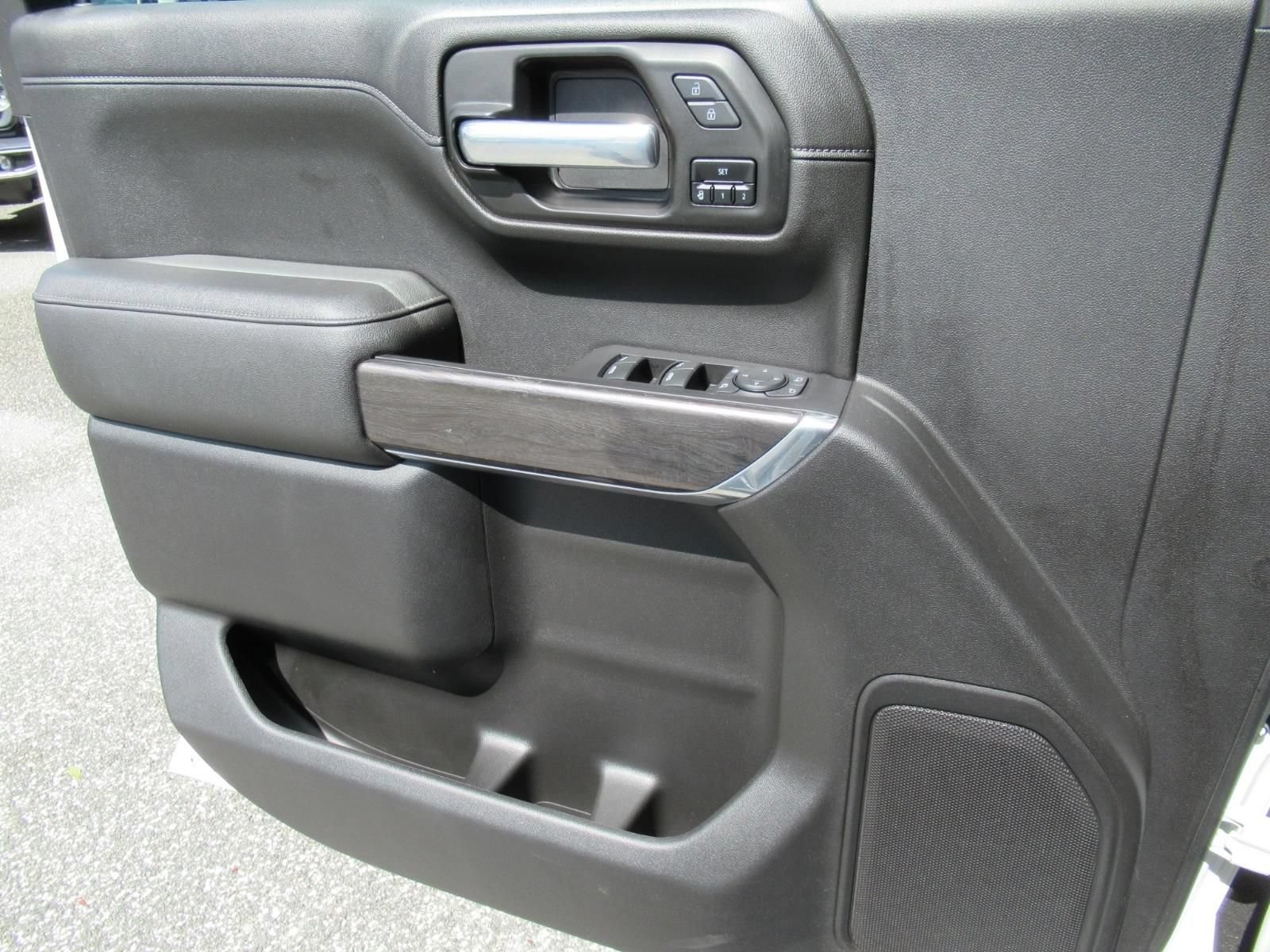 Used 2021 Chevrolet Silverado 1500 LTZ AWD/4WD image 19