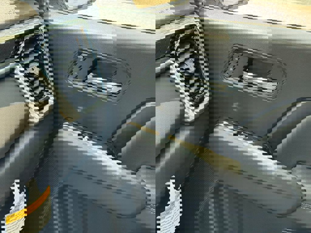 New 2026 GMC Canyon Elevation w/ Convenience Package image 32