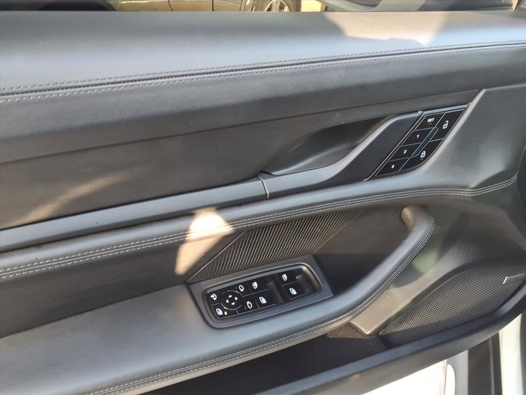 Used 2020 Porsche Taycan image 14