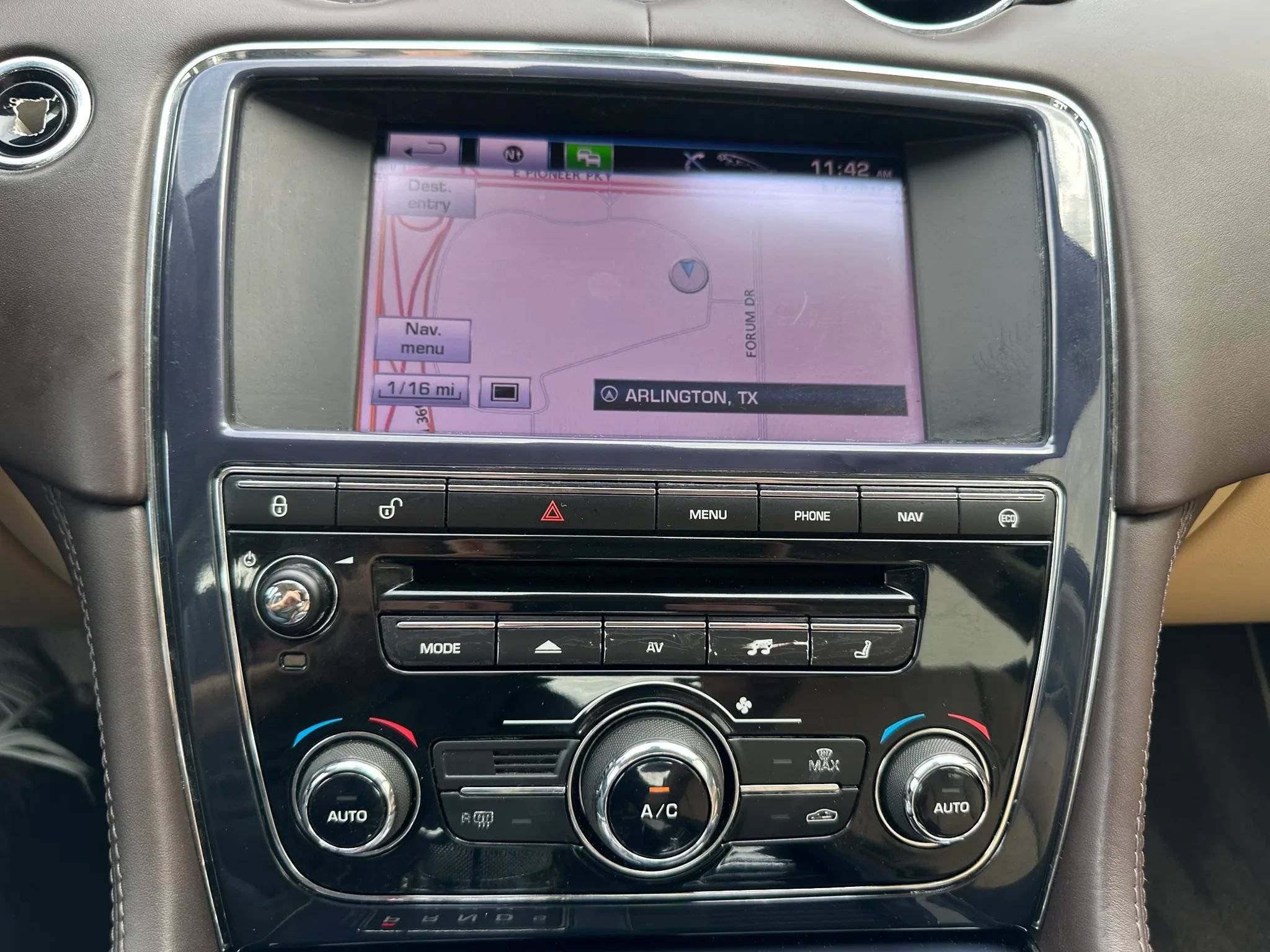 Used 2013 Jaguar XJ L Portfolio RWD image 43