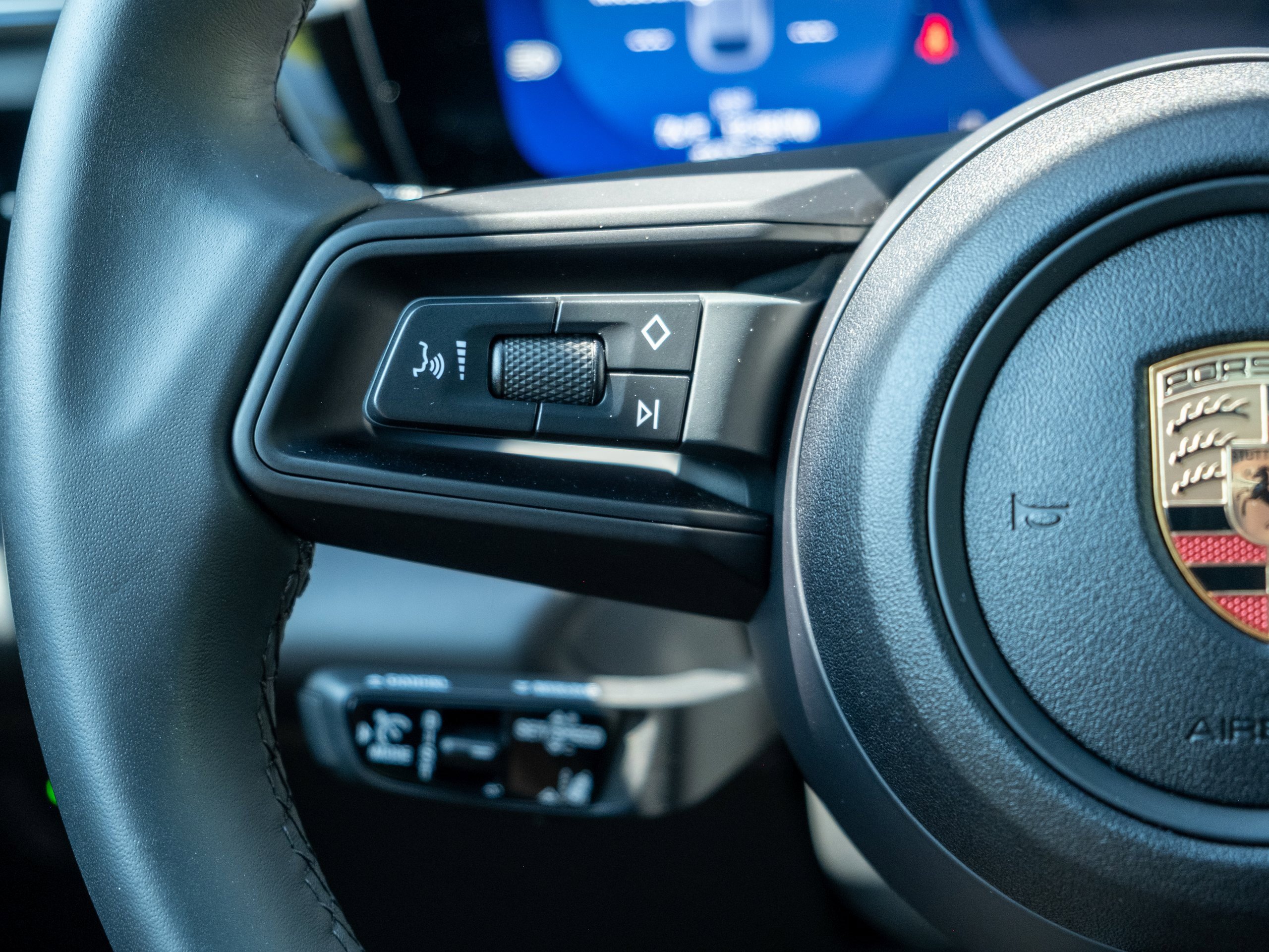 Used 2025 Porsche Macan Electric image 24