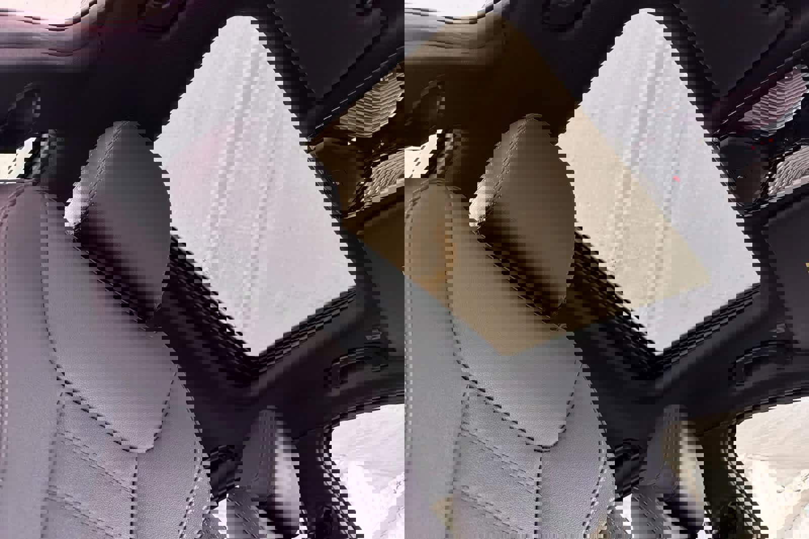 Used 2023 BMW 330i Sedan w/ Premium Package image 16