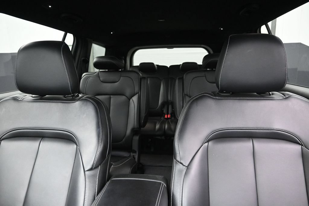 Used 2025 Jeep Grand Cherokee L Limited w/ Black Appearance Package RWD image 16