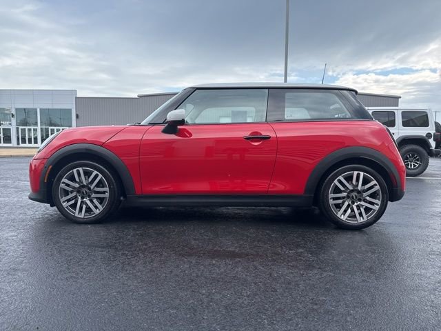 Used 2025 MINI Cooper 2-Door Hardtop image 4