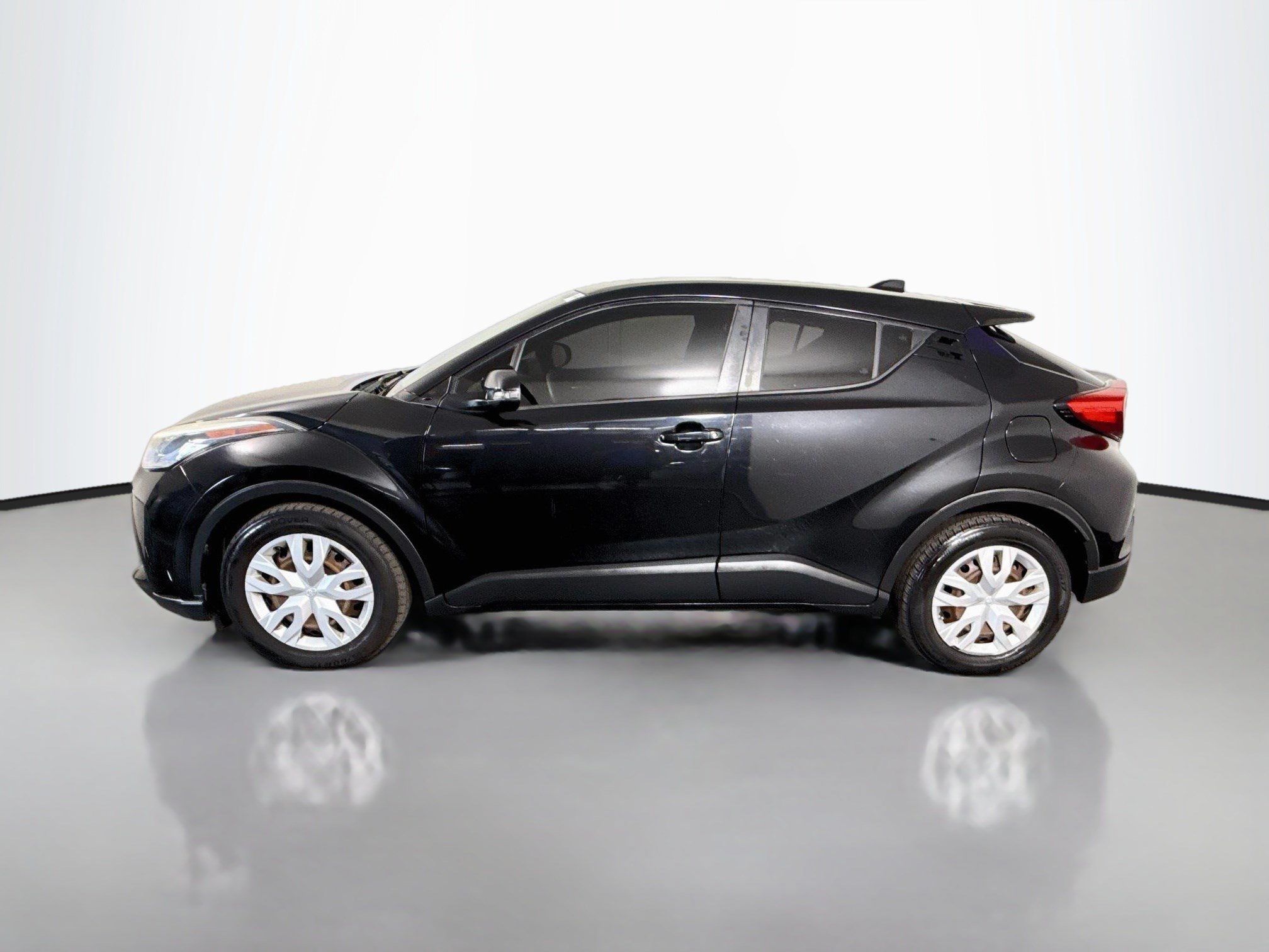 Used 2021 Toyota C-HR LE FWD image 6