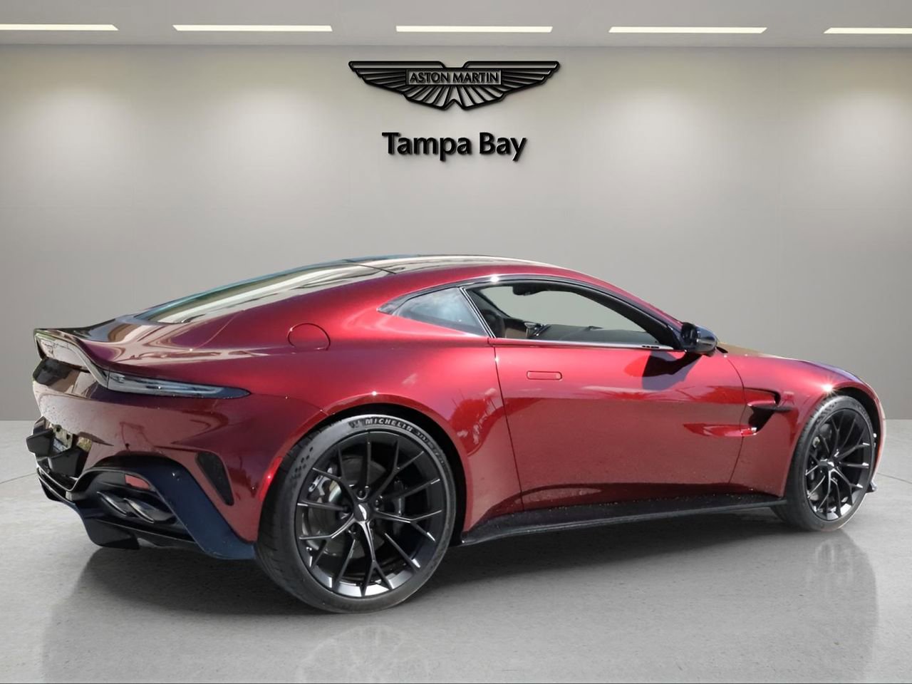 Used 2026 Aston Martin V8 Vantage Coupe image 4