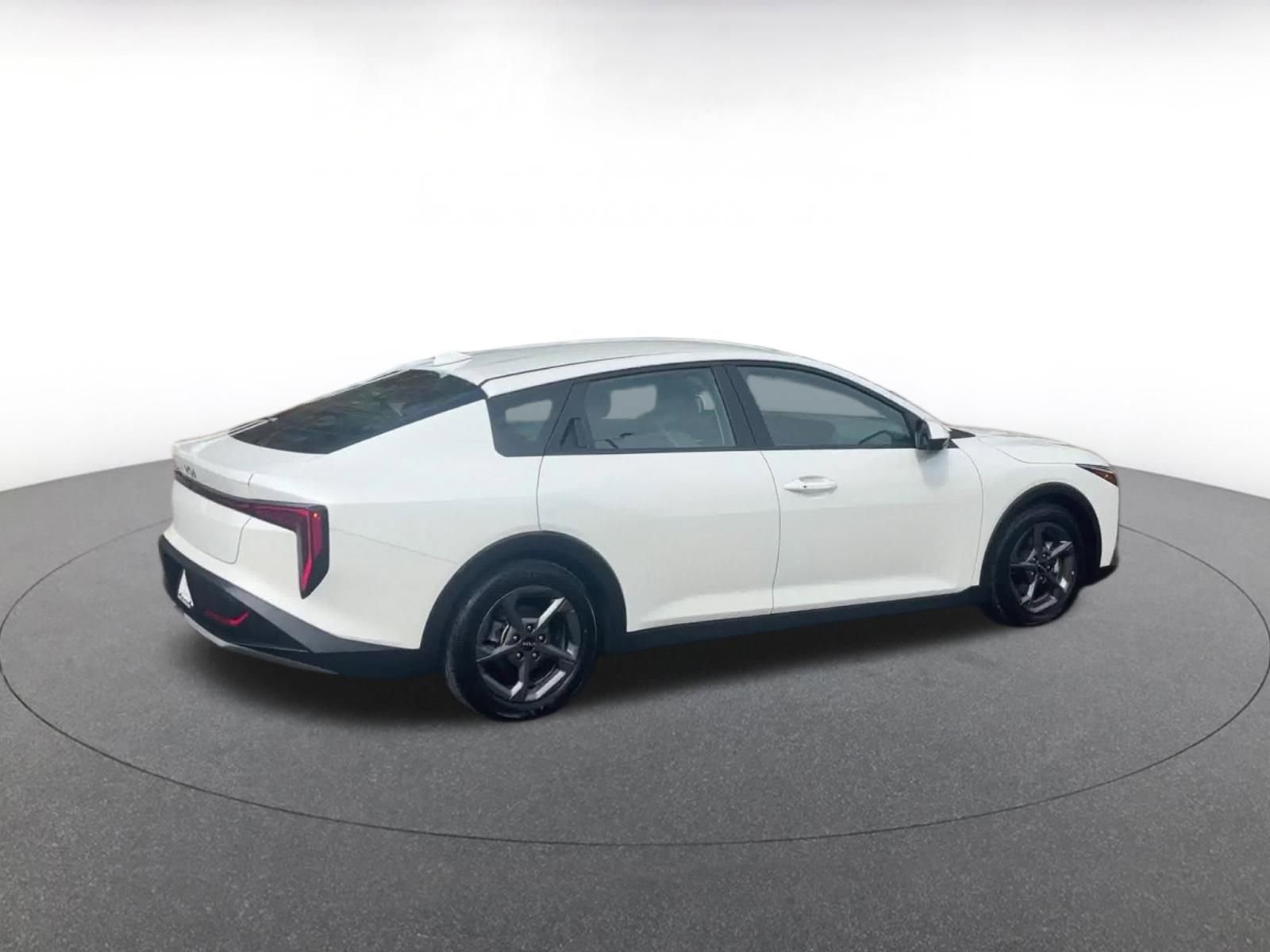 Used 2025 Kia K4 LXS image 15