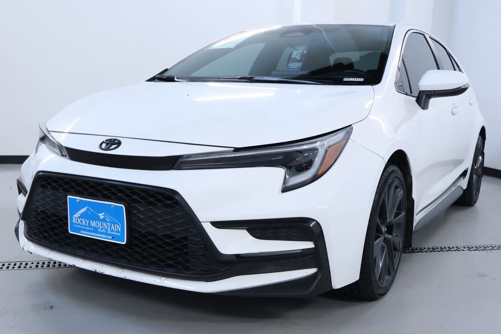 Used 2024 Toyota Corolla SE image 3