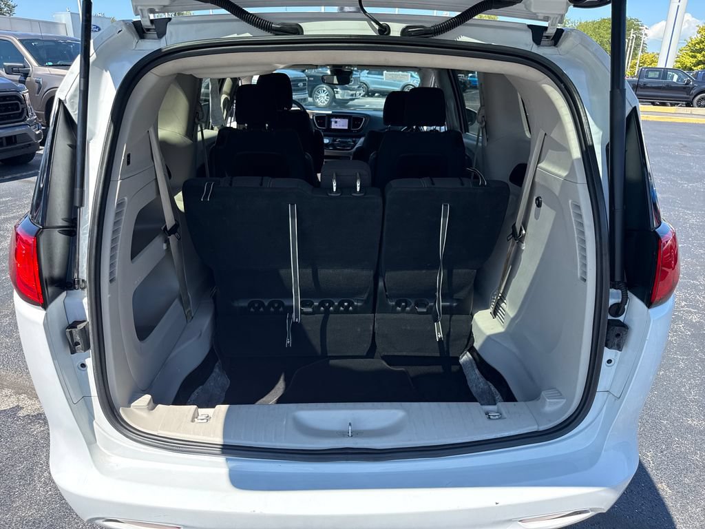 Used 2023 Chrysler Voyager LX FWD image 12