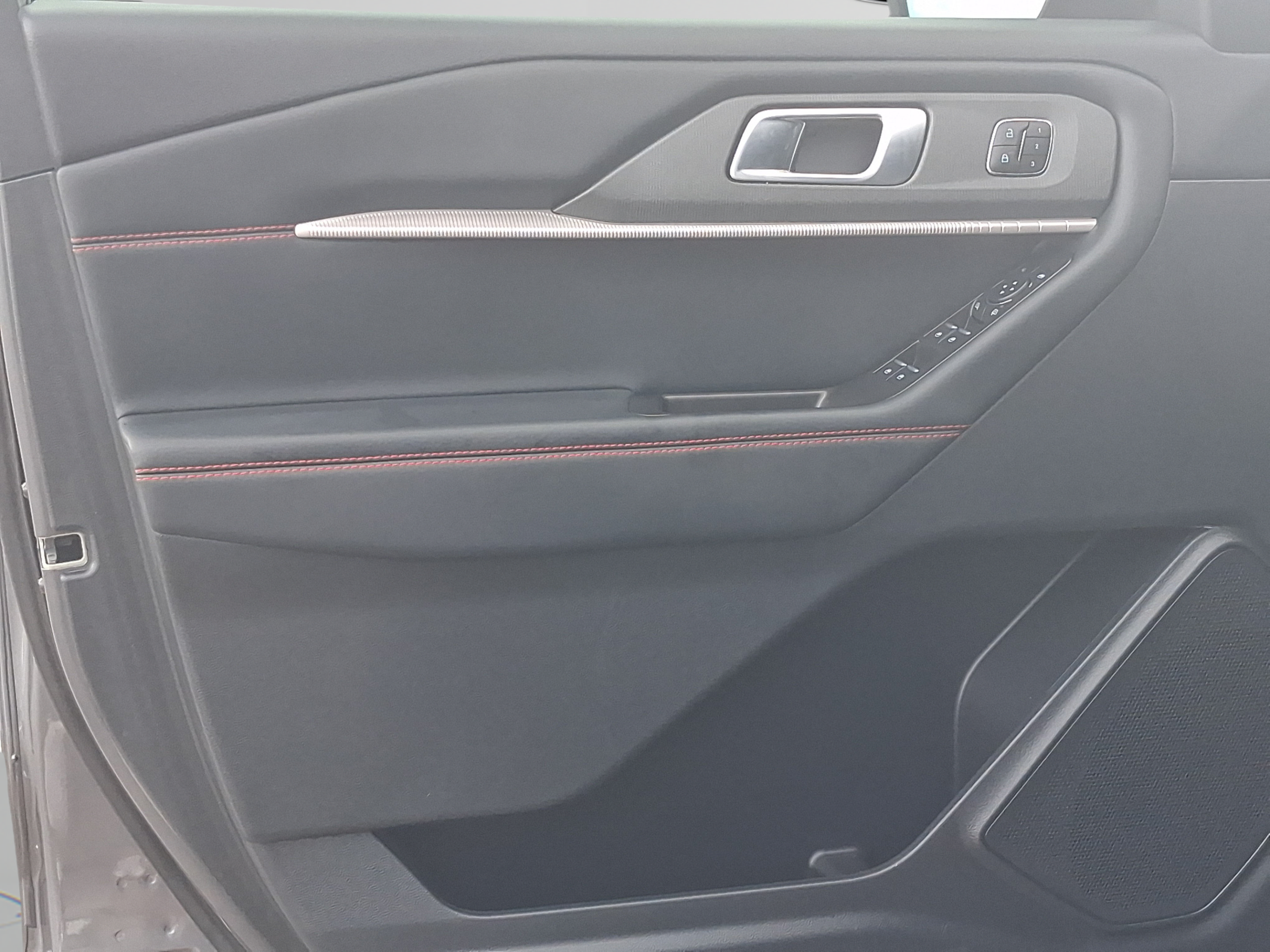 Used 2025 Ford Explorer ST AWD/4WD image 13