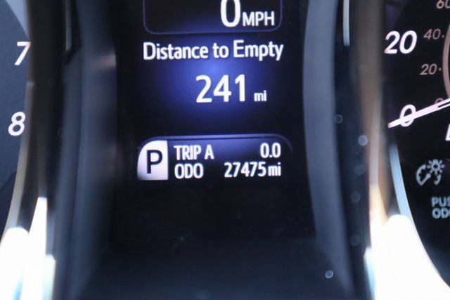 Used 2013 Toyota Avalon Limited w/ Technology Pkg FWD image 17