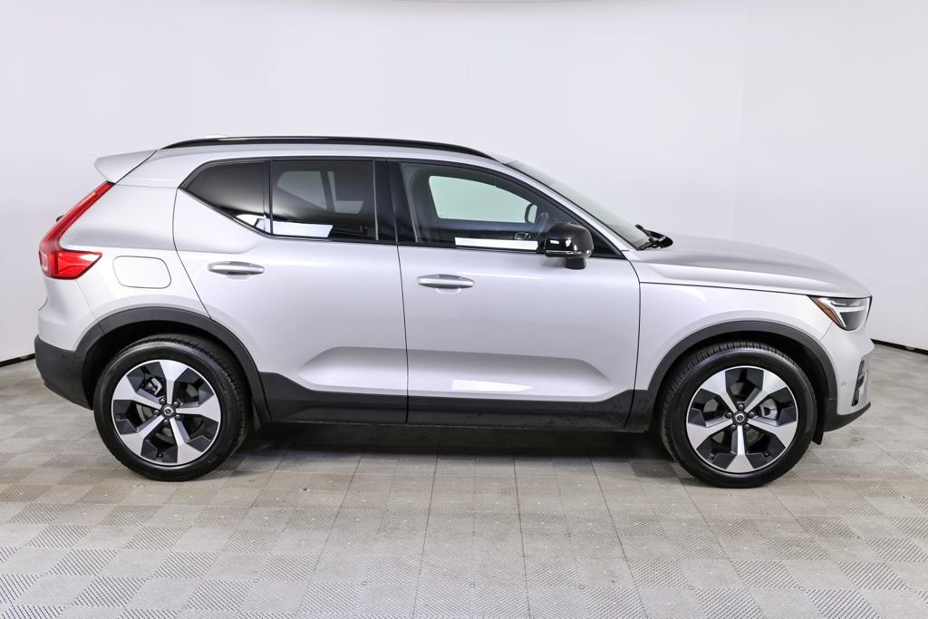 Certified 2025 Volvo XC40 B5 Plus image 28
