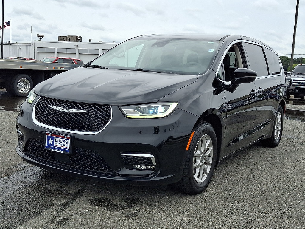 Used 2024 Chrysler Pacifica Touring-L FWD image 5