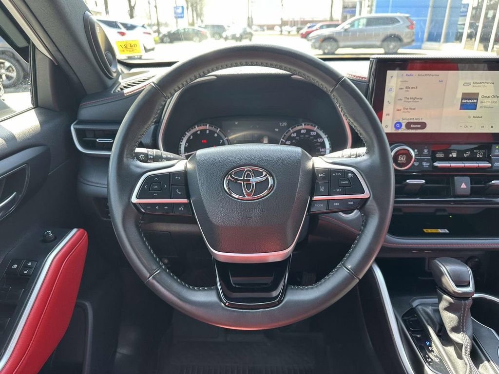 Used 2024 Toyota Highlander XSE AWD/4WD image 12