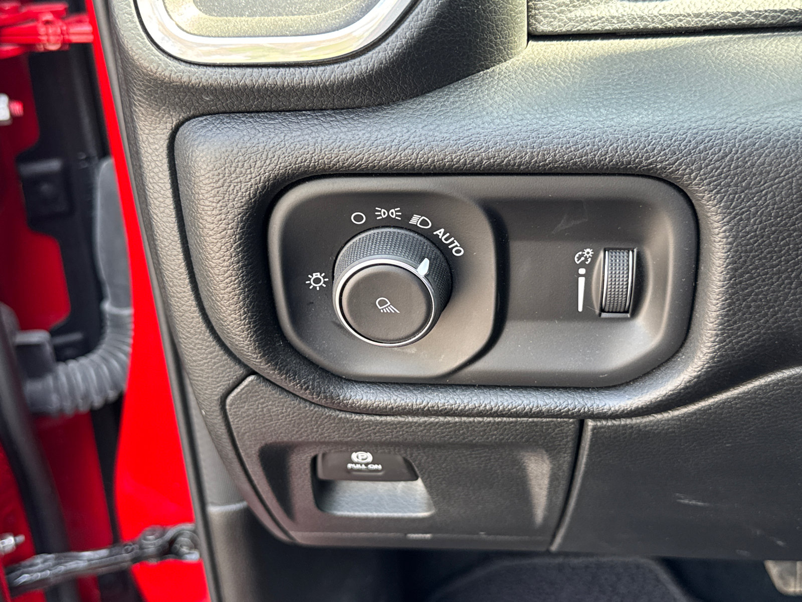 Used 2024 RAM 1500 Laramie AWD/4WD image 18
