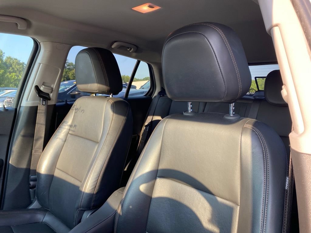 Used 2021 Chevrolet Trax LT w/ Redline Edition AWD/4WD image 12