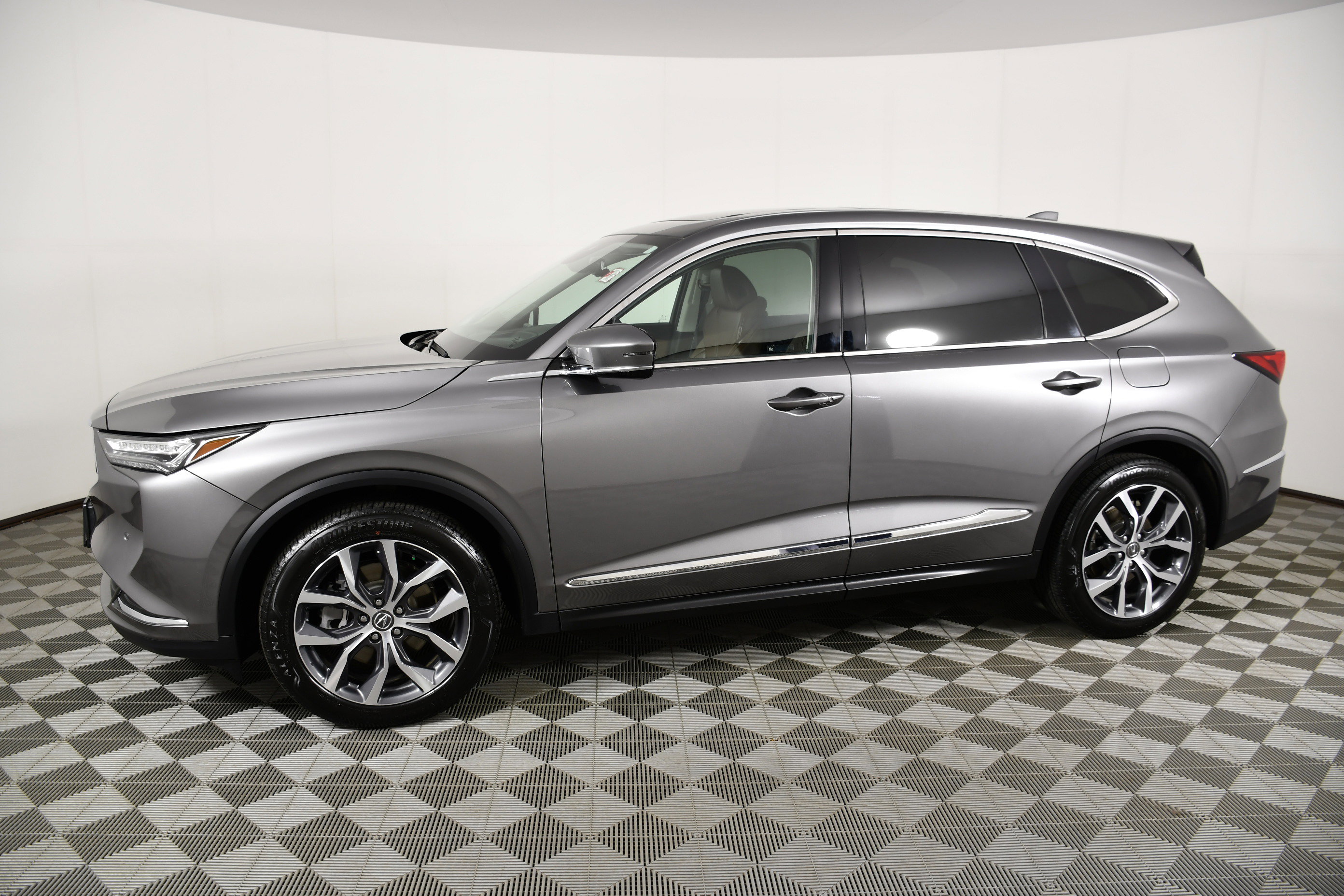 Certified 2024 Acura MDX SH-AWD w/ Technology Package image 9