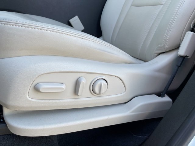 Used 2023 Buick Enclave Essence image 9