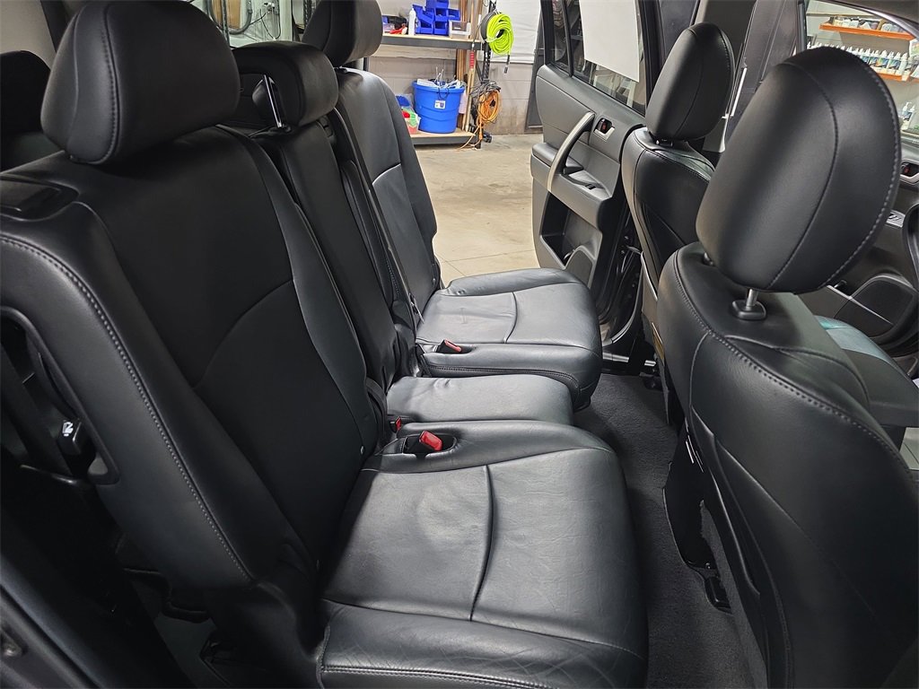 Used 2012 Toyota Highlander SE image 11