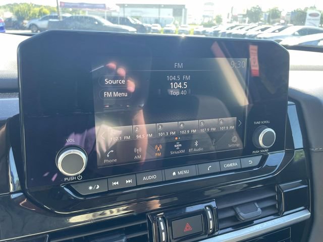 Used 2025 Nissan Pathfinder SV FWD image 34