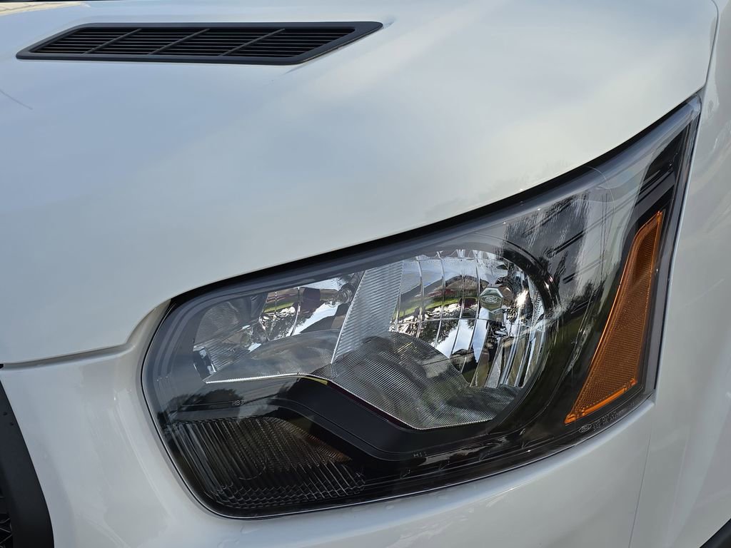 New 2026 Ford Transit 250 148 Medium Roof image 24