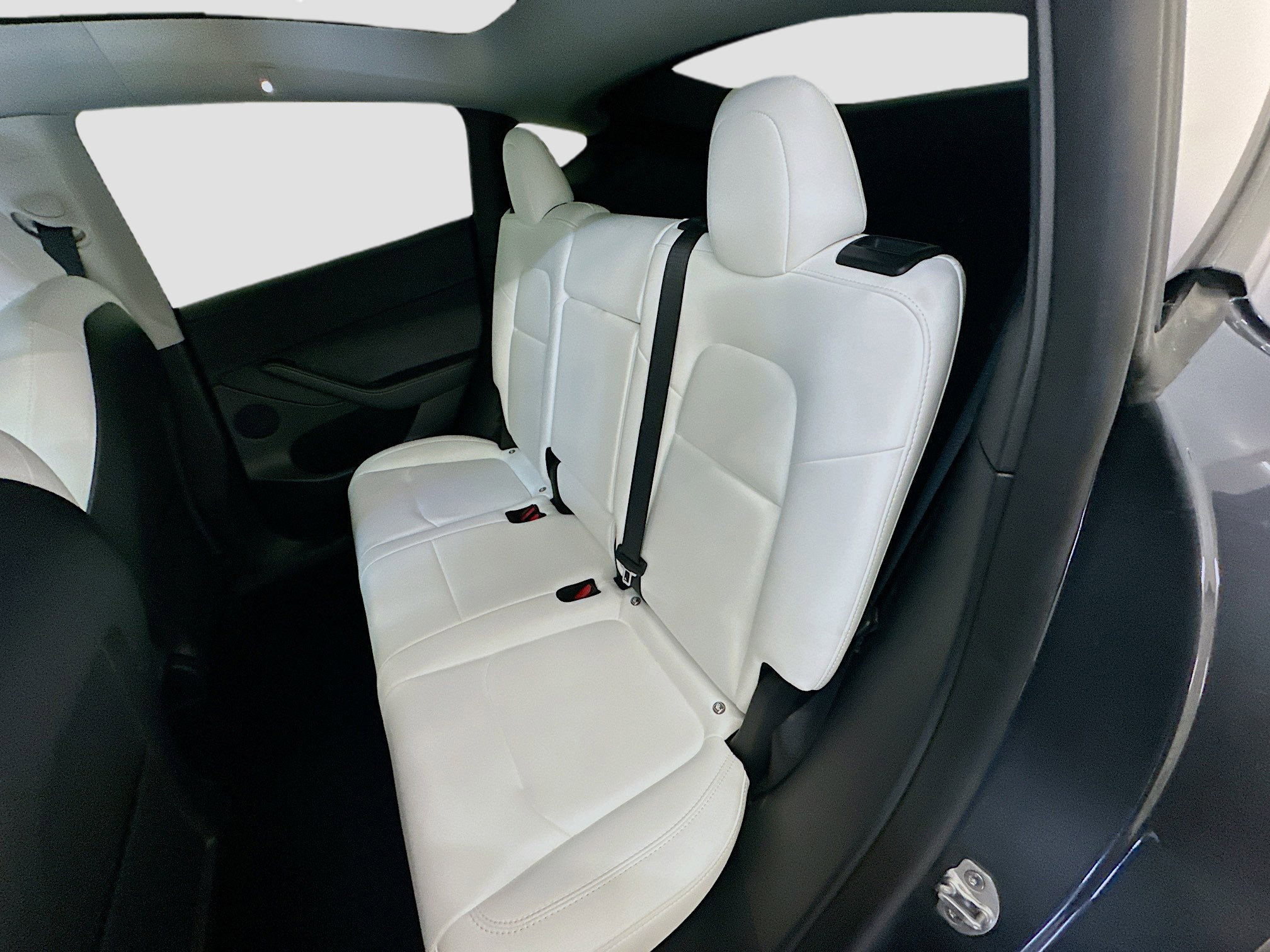 Used 2022 Tesla Model Y Long Range image 30