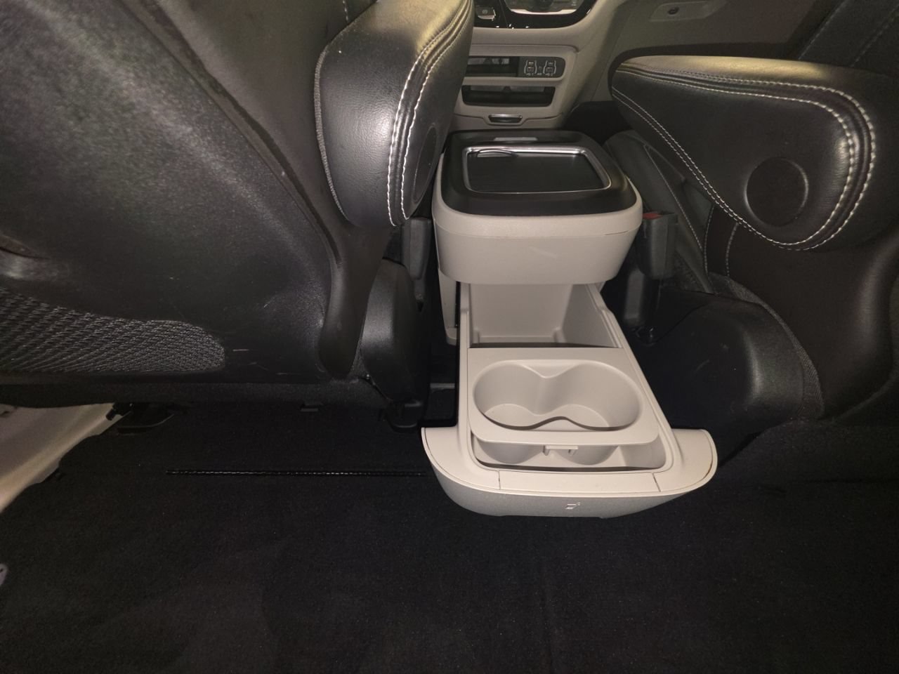 Used 2024 Chrysler Pacifica Touring-L FWD image 19