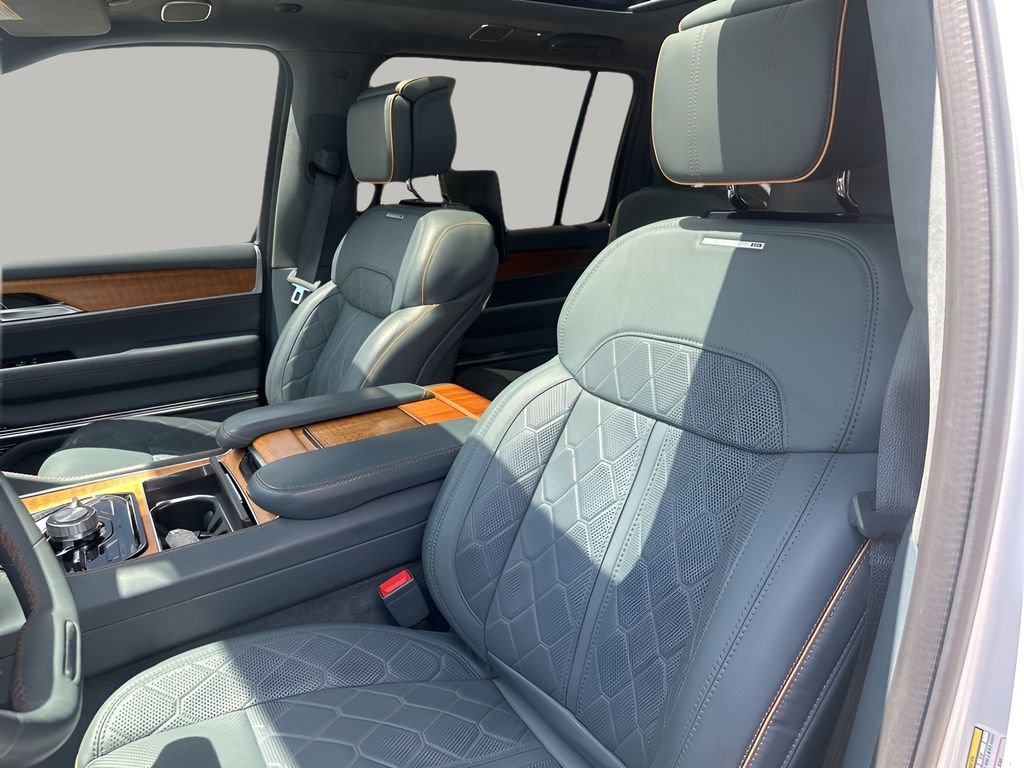 Used 2022 Jeep Grand Wagoneer Series III w/ Rear Seat Video Group 1 image 26