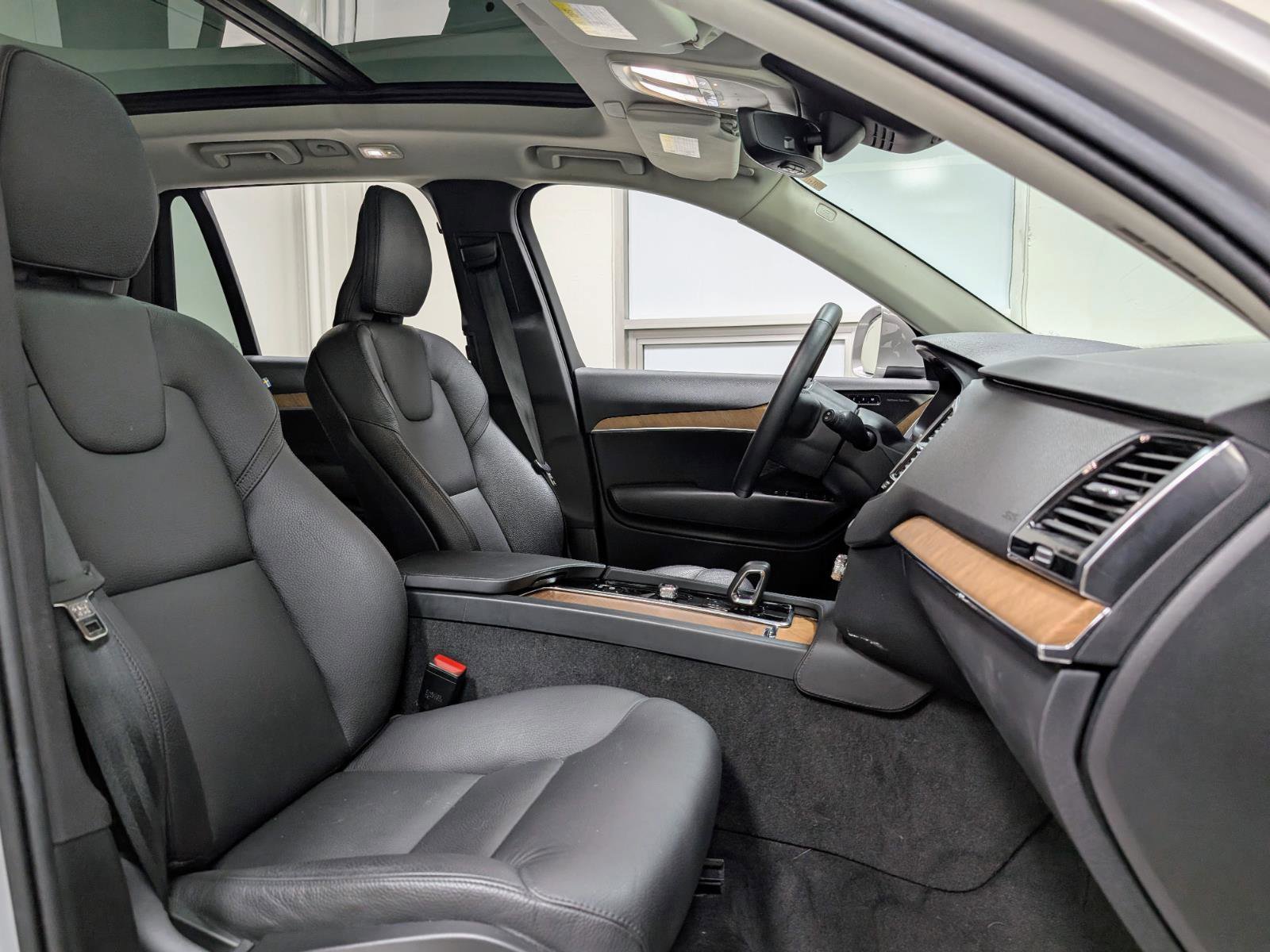 Used 2024 Volvo XC90 T8 Plus w/ Protection Package Premier image 30