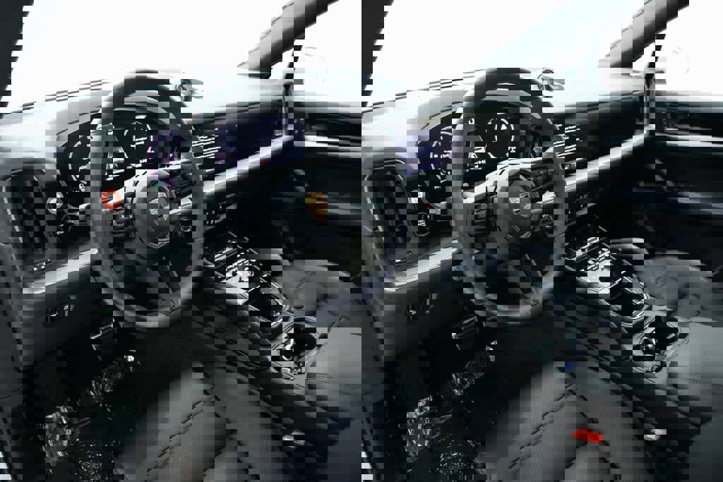 Certified 2025 Porsche Cayenne S image 4