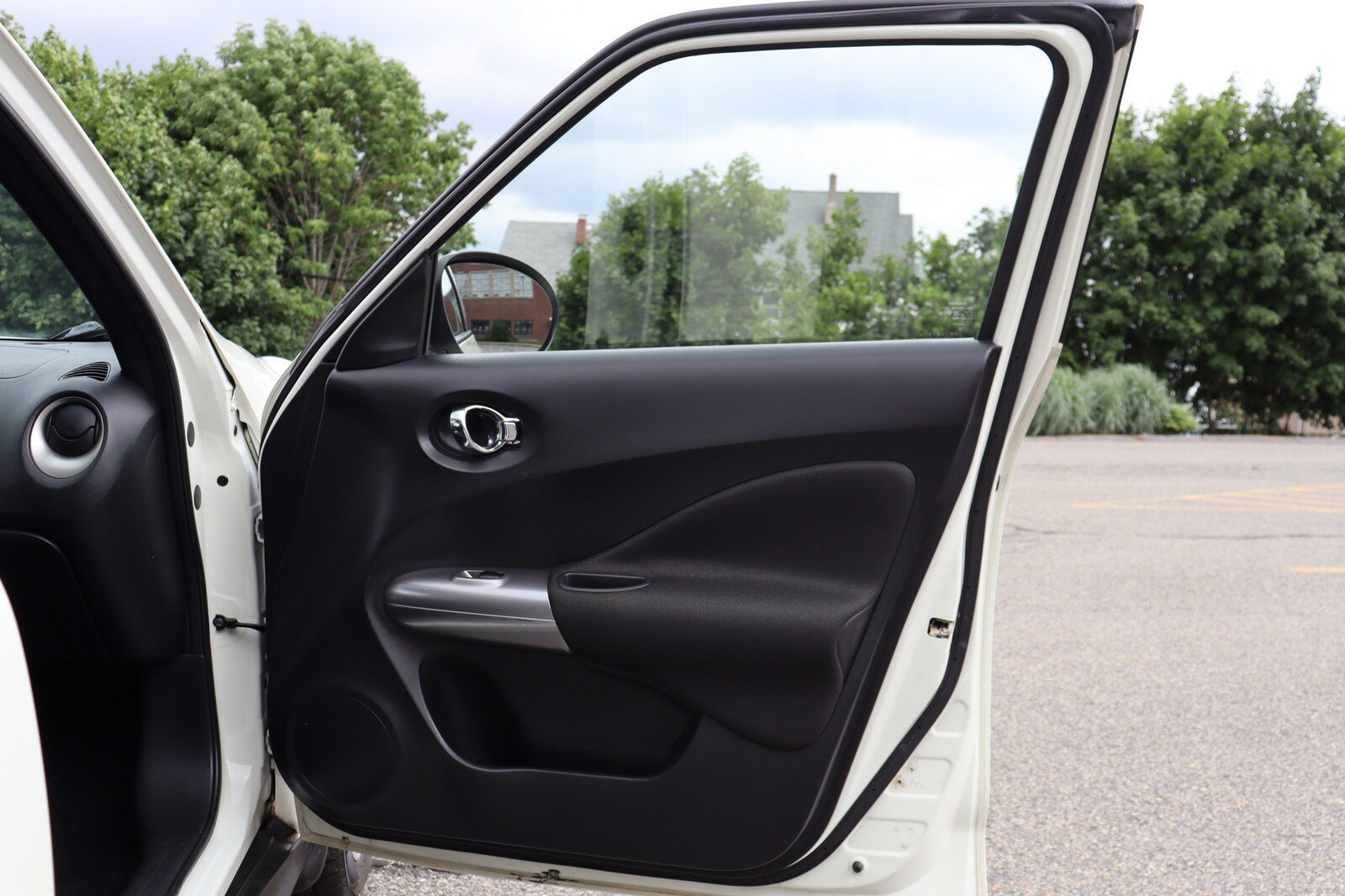 Used 2011 Nissan Juke SV AWD/4WD image 21