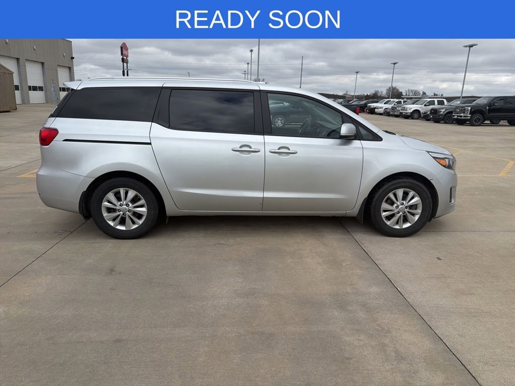 Used 2016 Kia Sedona LX w/ LX Convenience Package image 2