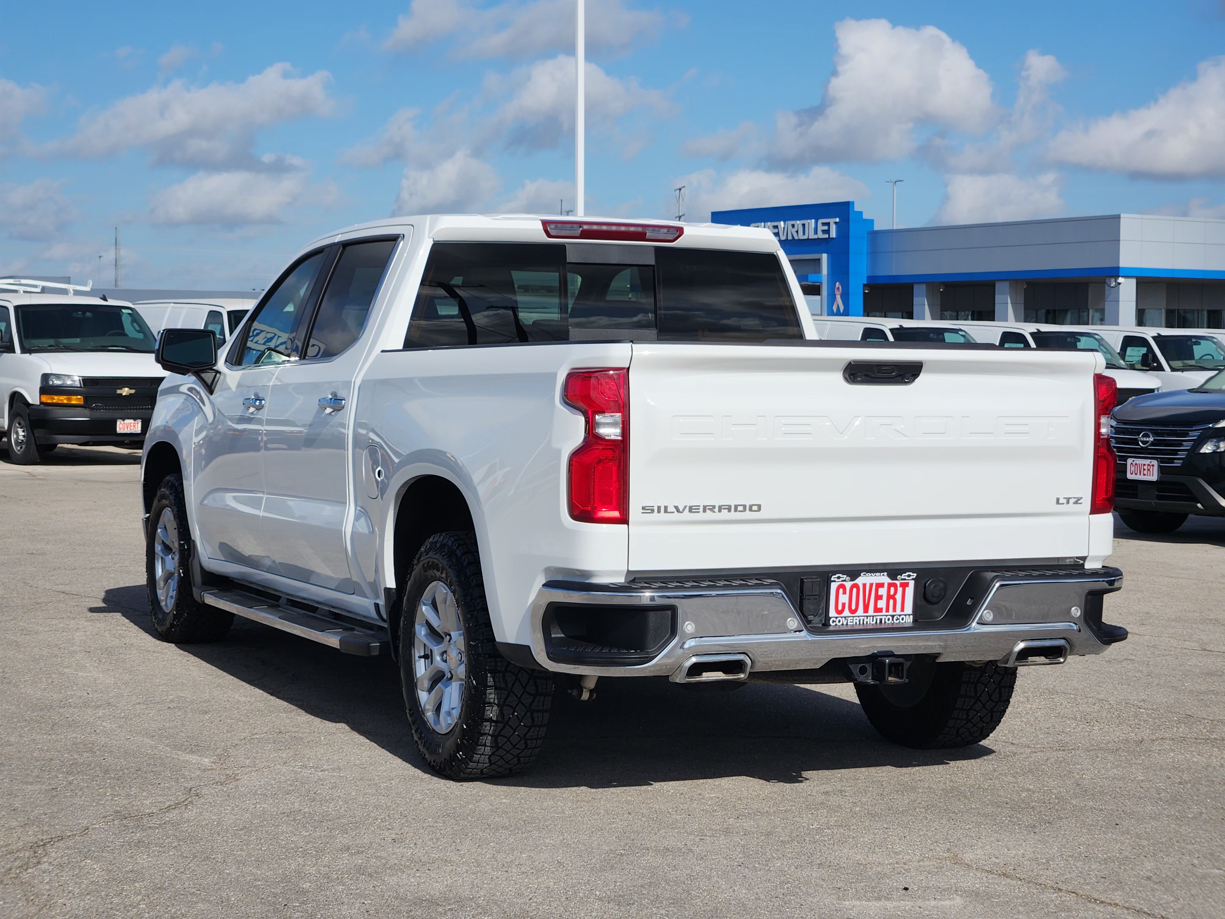 Used 2025 Chevrolet Silverado 1500 LTZ w/ Z71 Off-Road Package AWD/4WD image 5