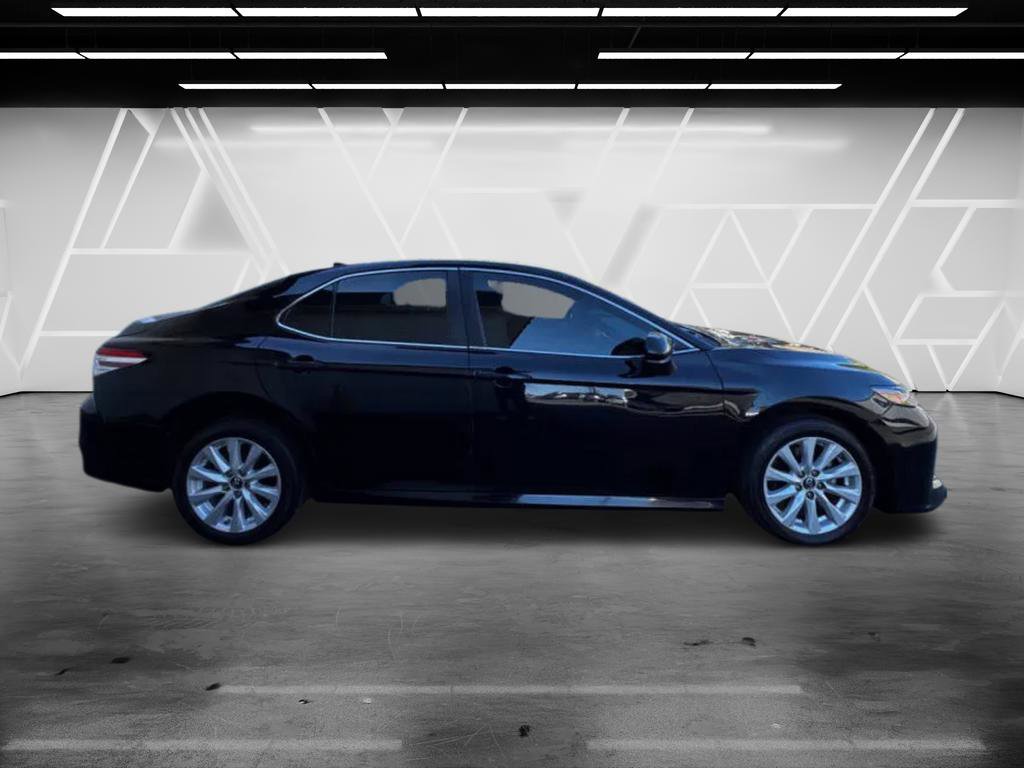 Used 2019 Toyota Camry LE image 7