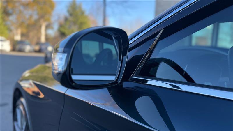 Used 2025 Genesis G70 2.5T image 30