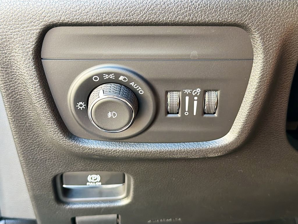 Used 2023 Jeep Grand Cherokee L Limited image 23