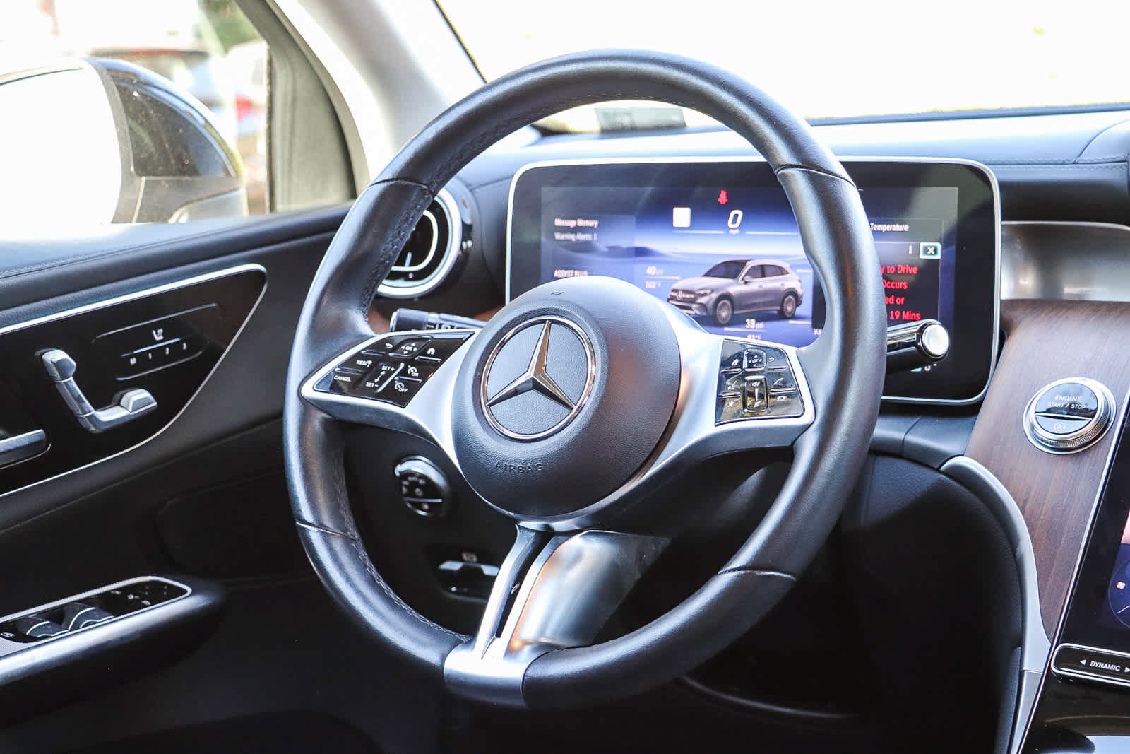 Used 2023 Mercedes-Benz GLC 300 4MATIC image 16