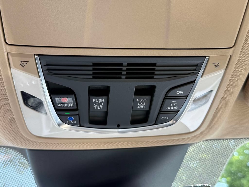 Used 2022 Acura MDX SH-AWD w/ Technology Package image 27