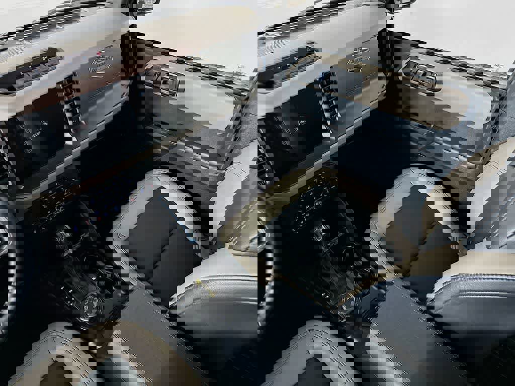 Used 2024 Ford Bronco Wildtrak image 11