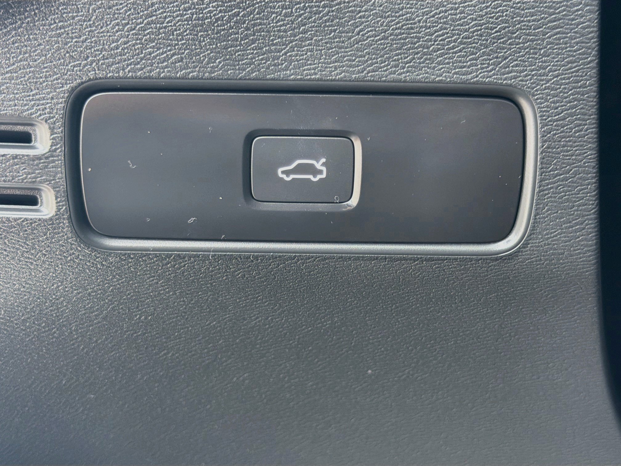 Used 2025 Volvo XC40 B5 Core AWD/4WD image 33