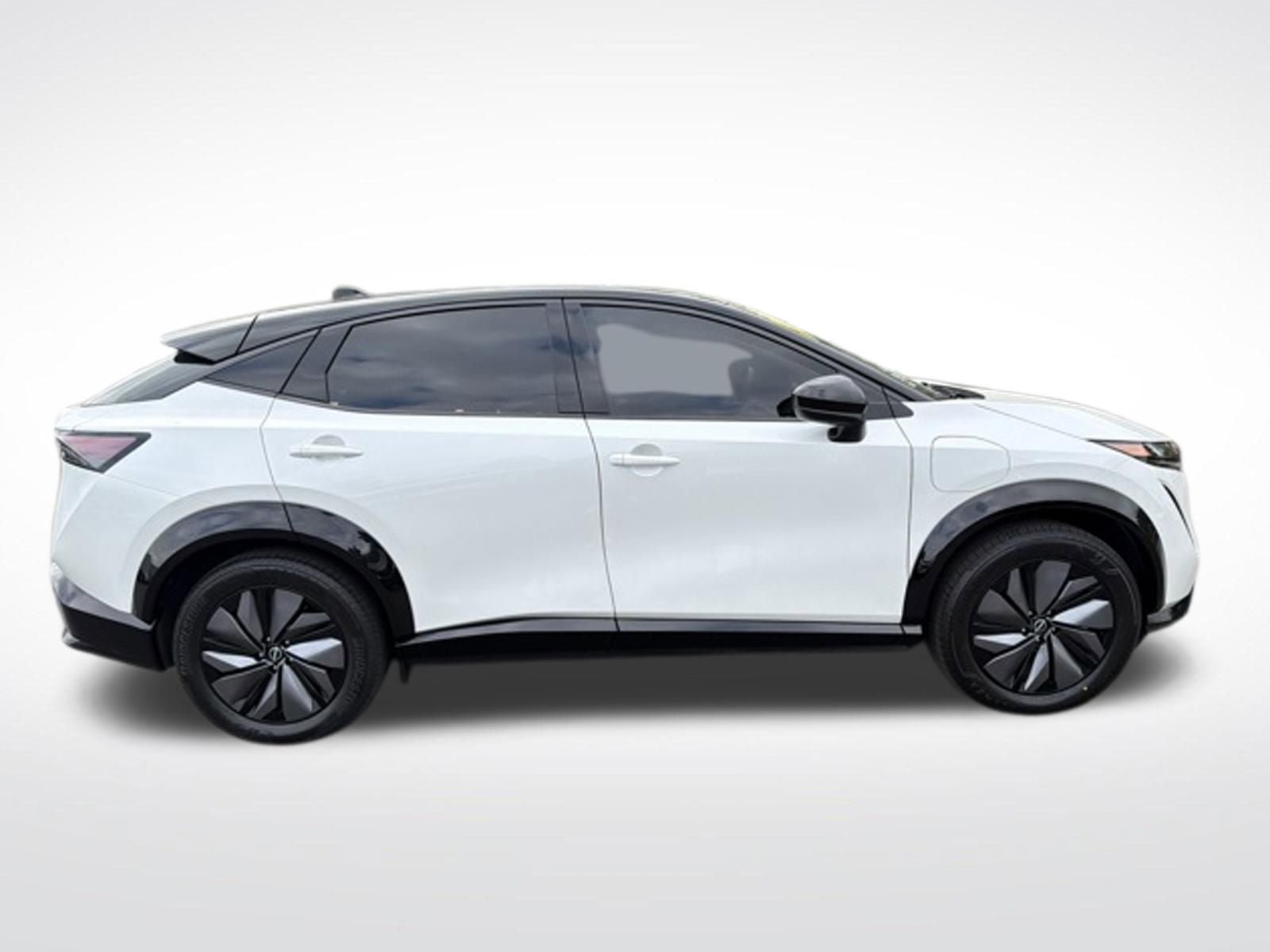Used 2023 Nissan Ariya AWD image 2