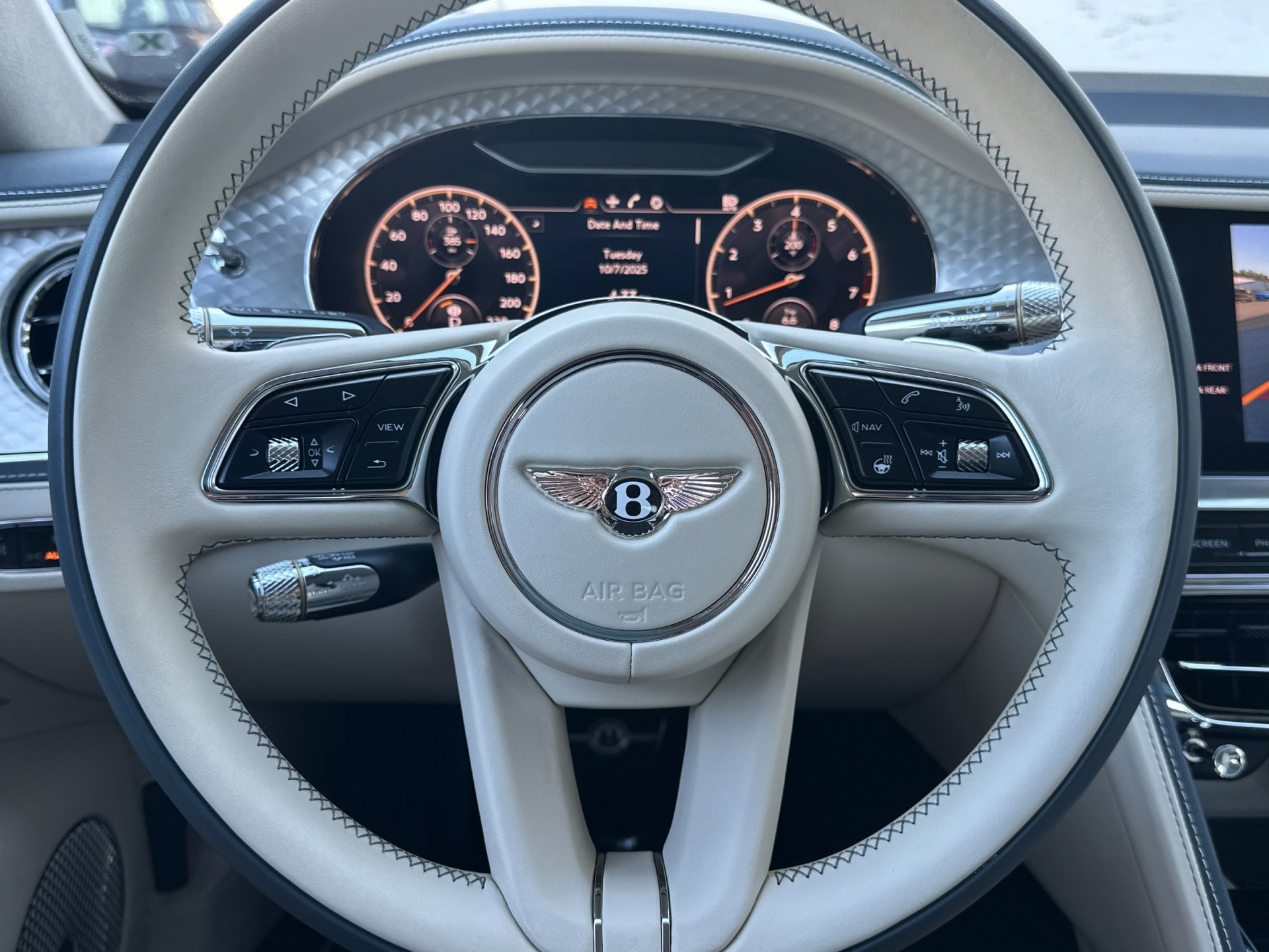 Used 2024 Bentley Flying Spur V8 image 26